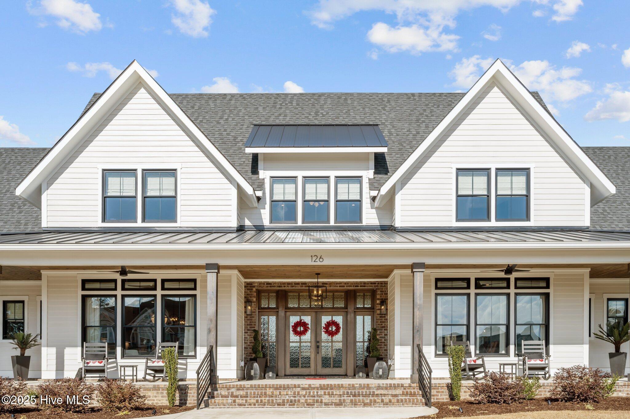 126 W Colonnade Drive