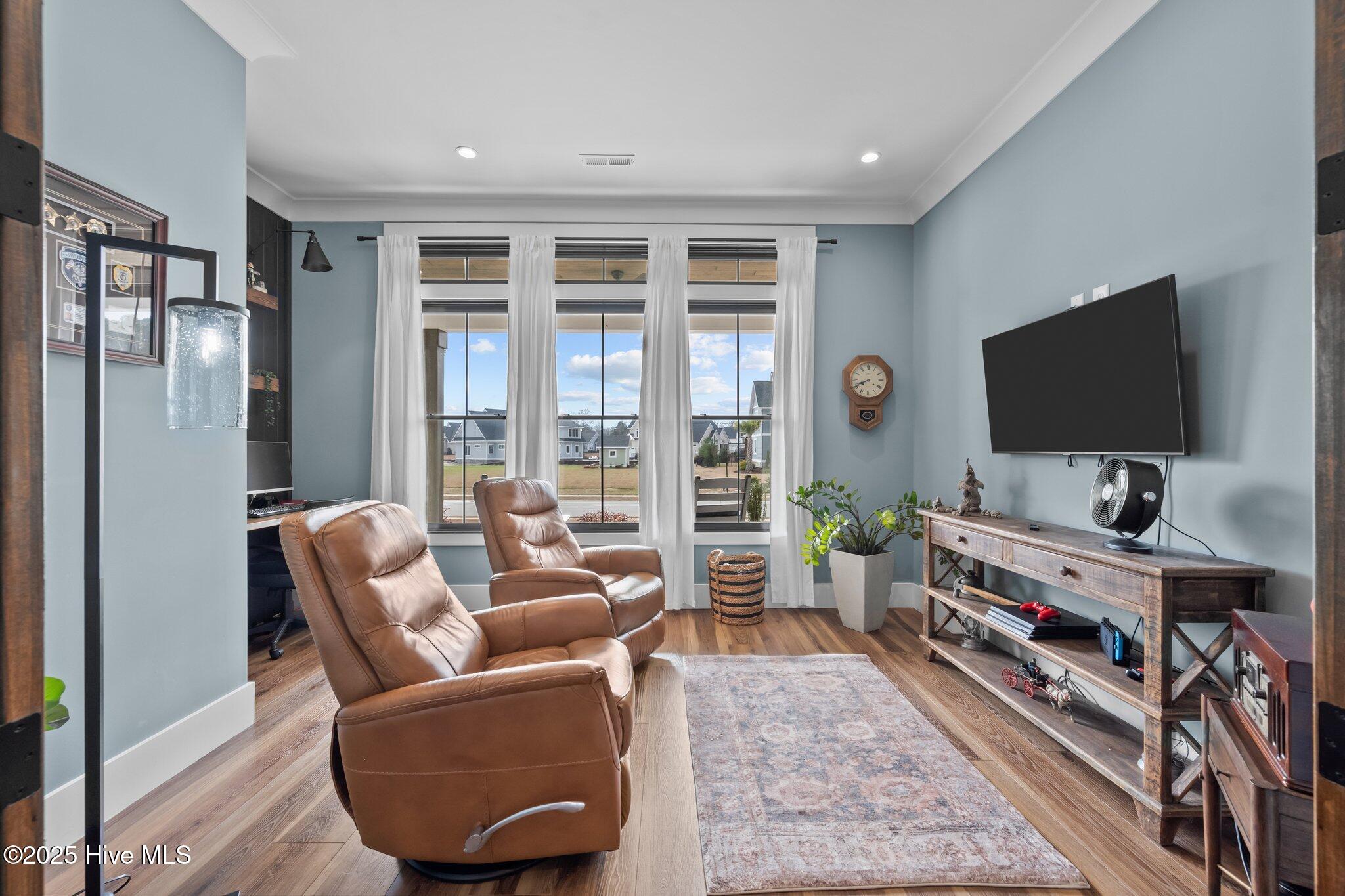 126 W Colonnade Drive