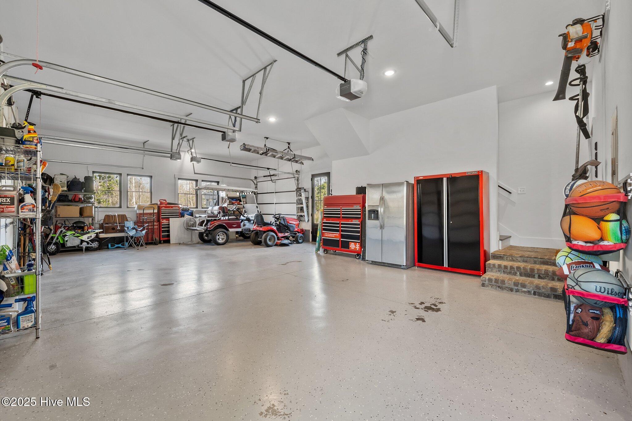 126 W Colonnade Drive