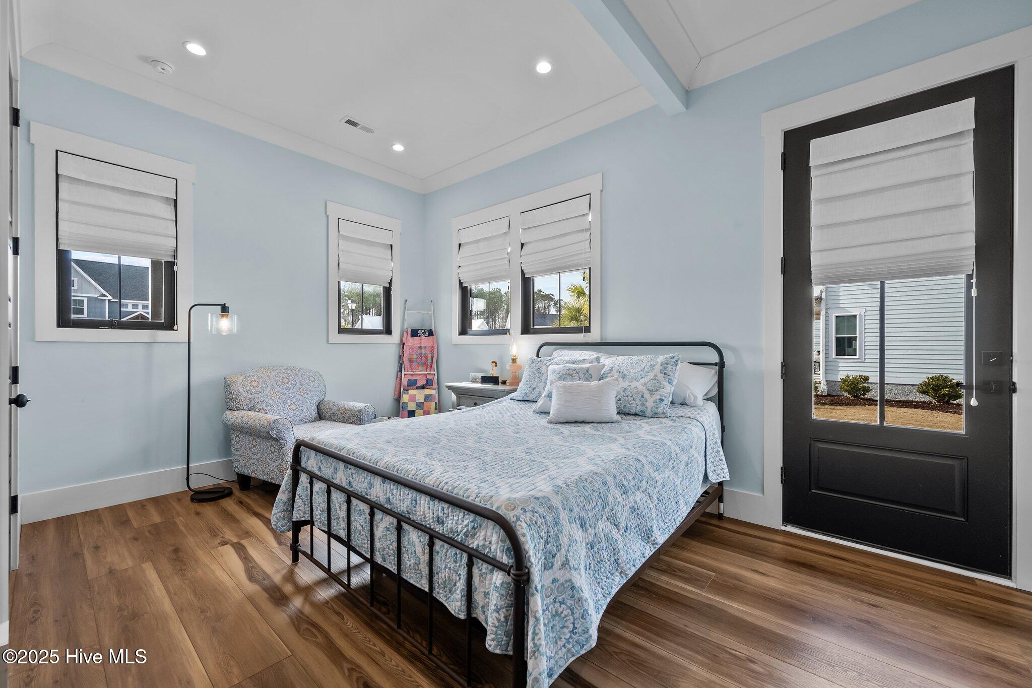 126 W Colonnade Drive