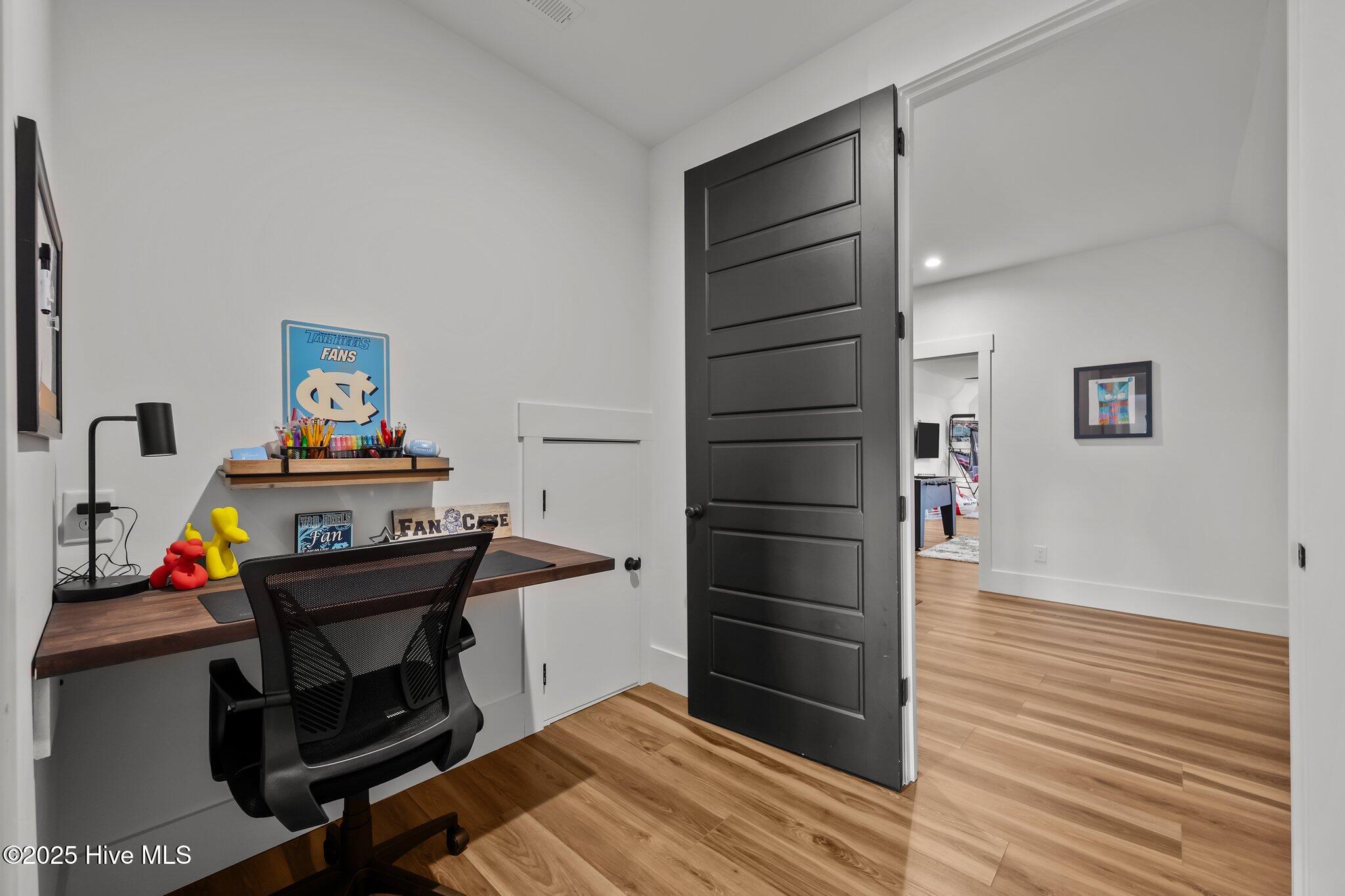 126 W Colonnade Drive