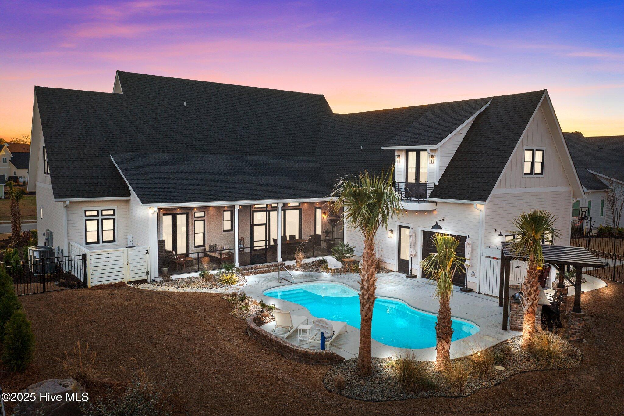 126 W Colonnade Drive