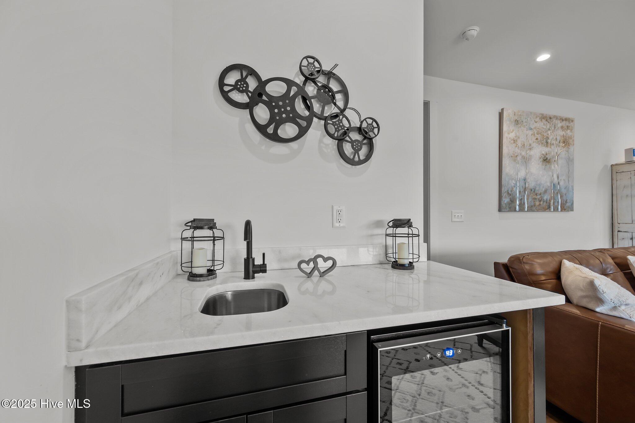 126 W Colonnade Drive