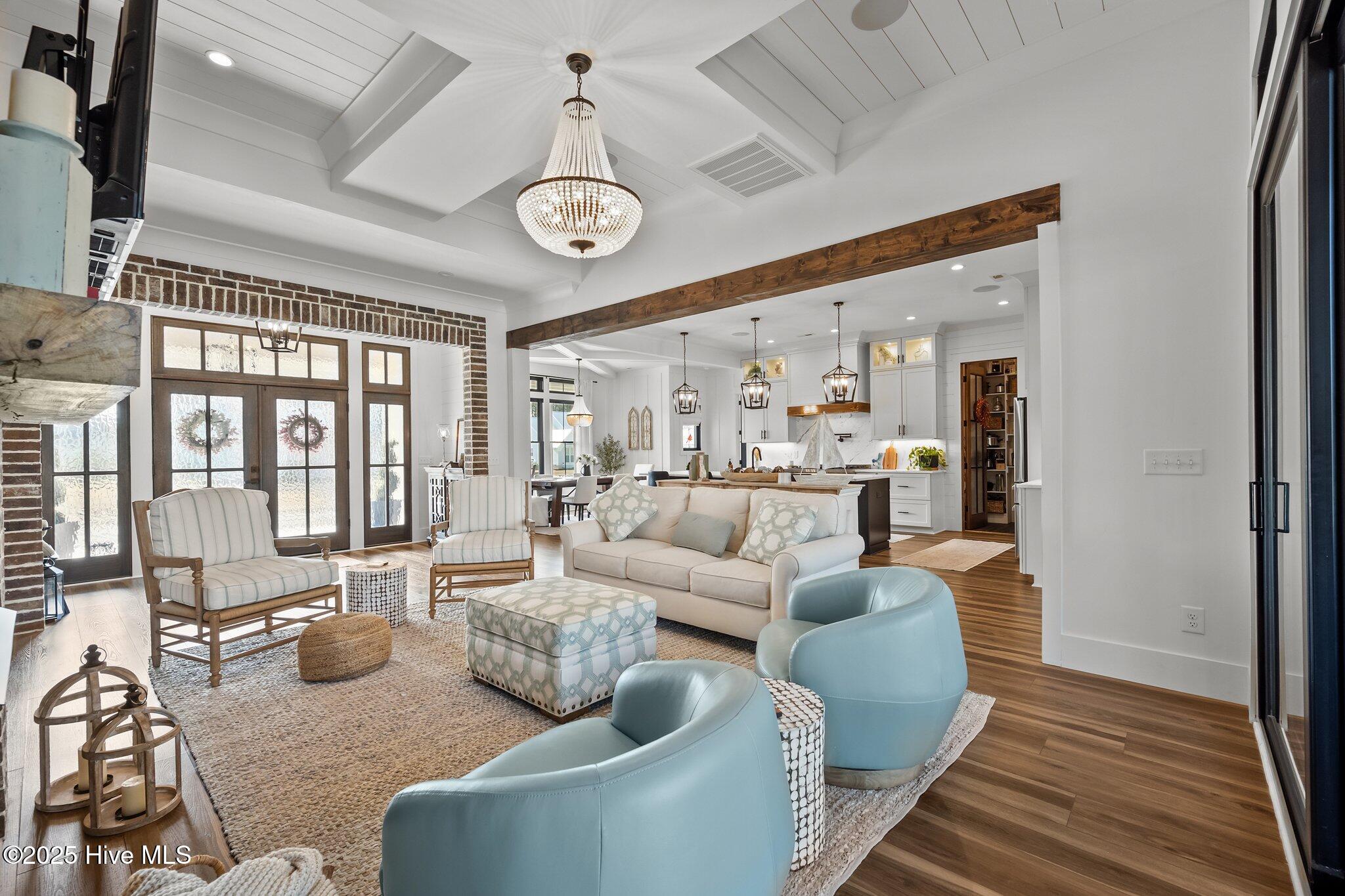 126 W Colonnade Drive