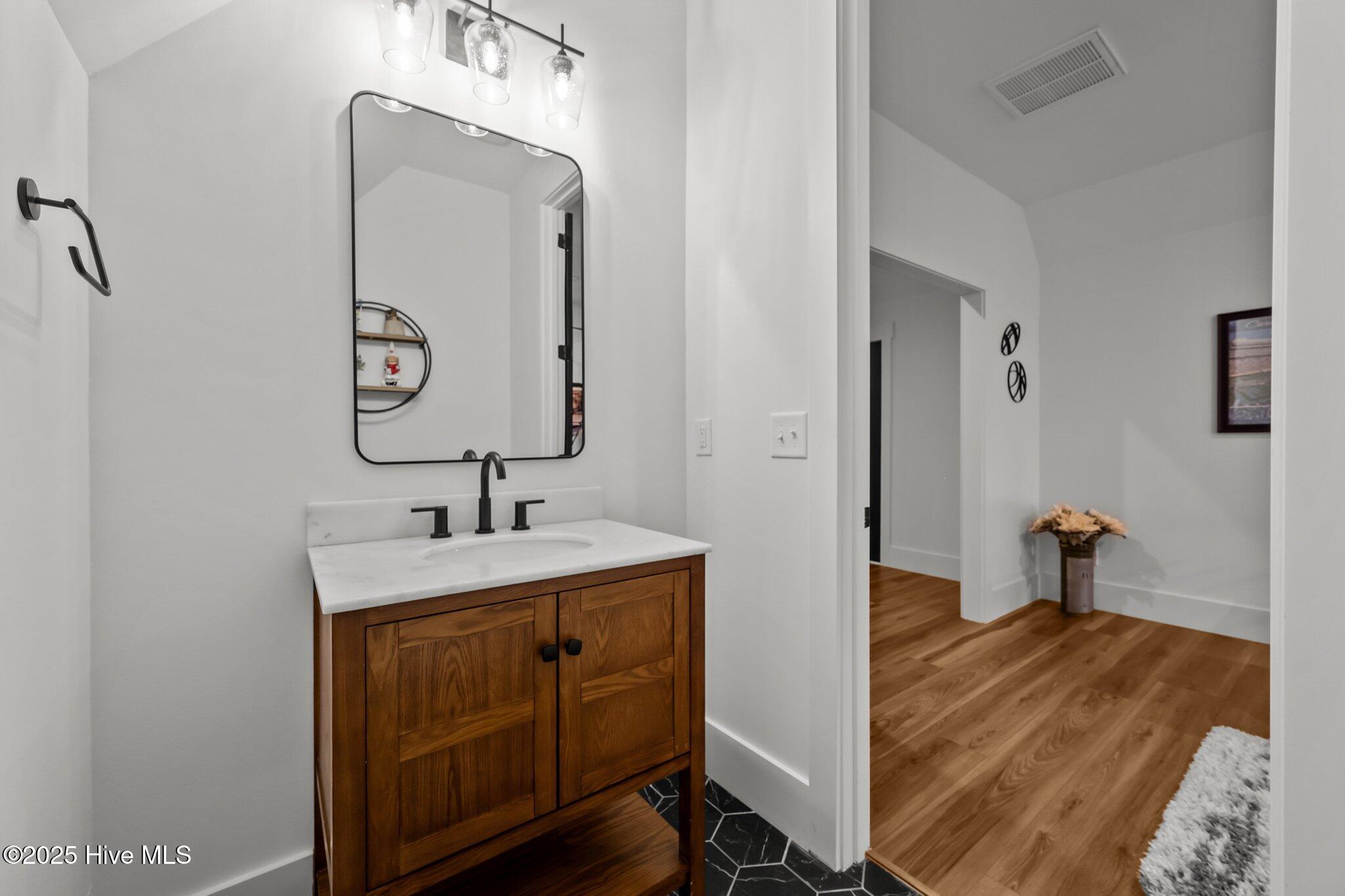 126 W Colonnade Drive