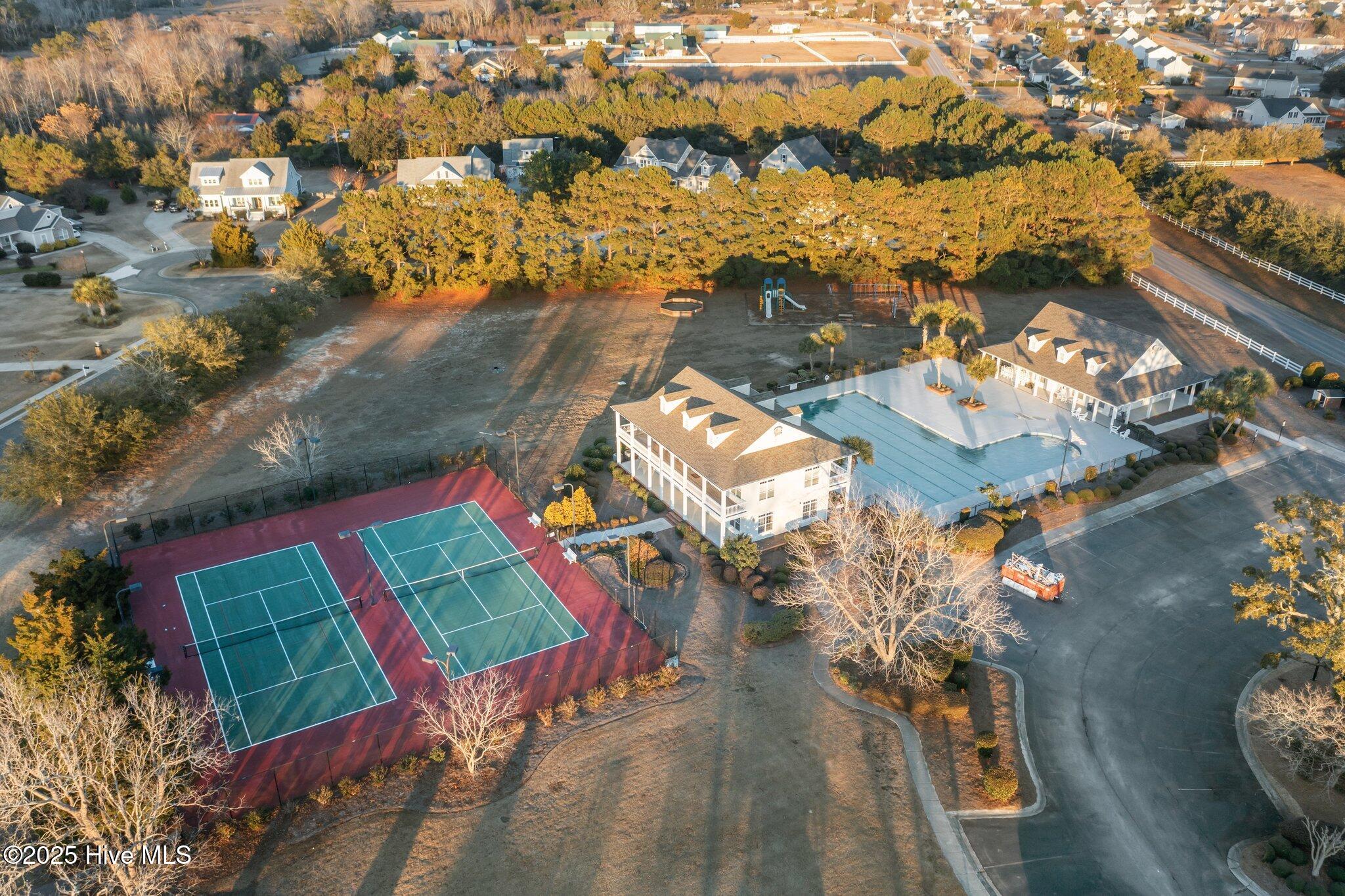 126 W Colonnade Drive