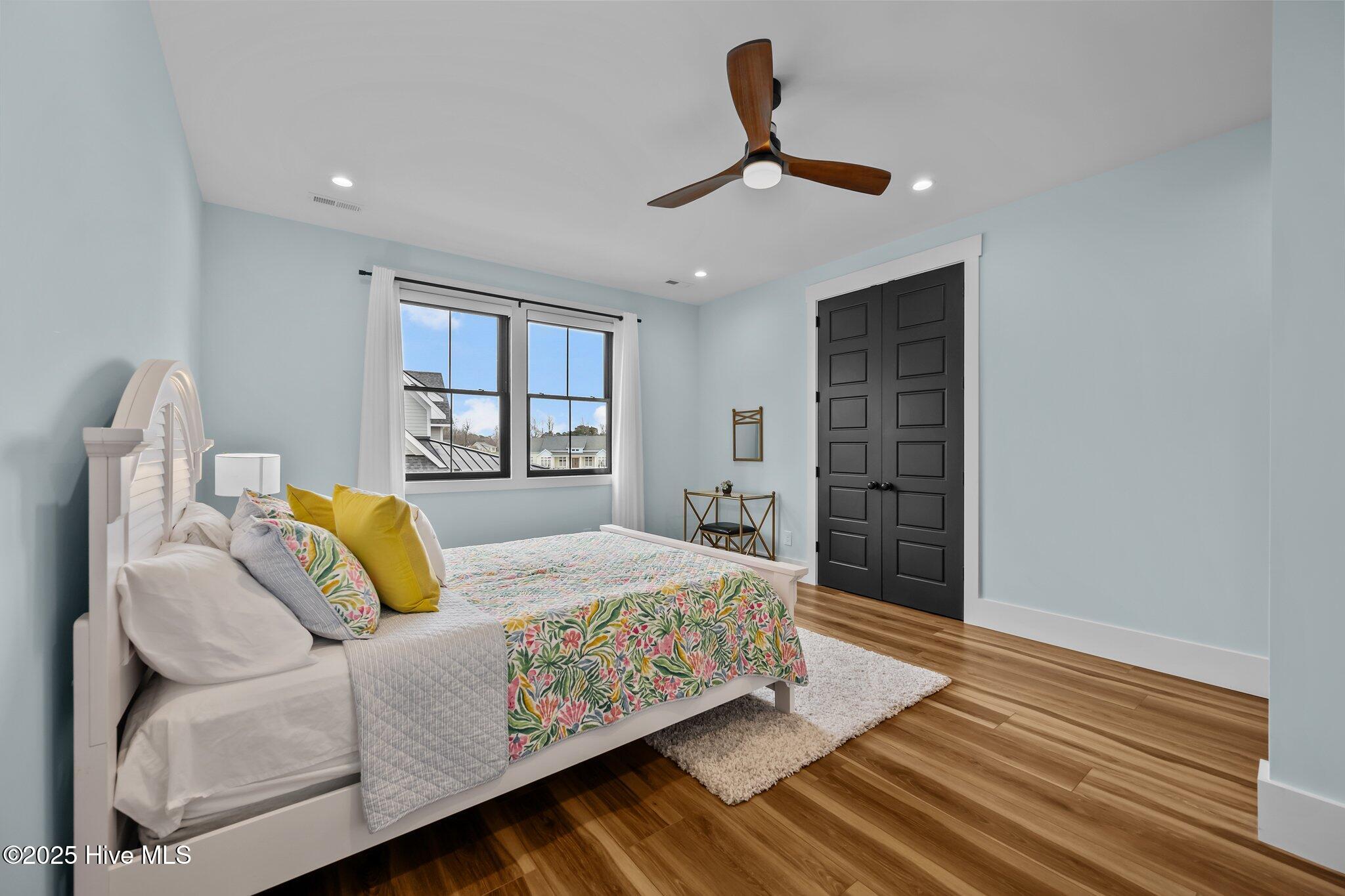 126 W Colonnade Drive