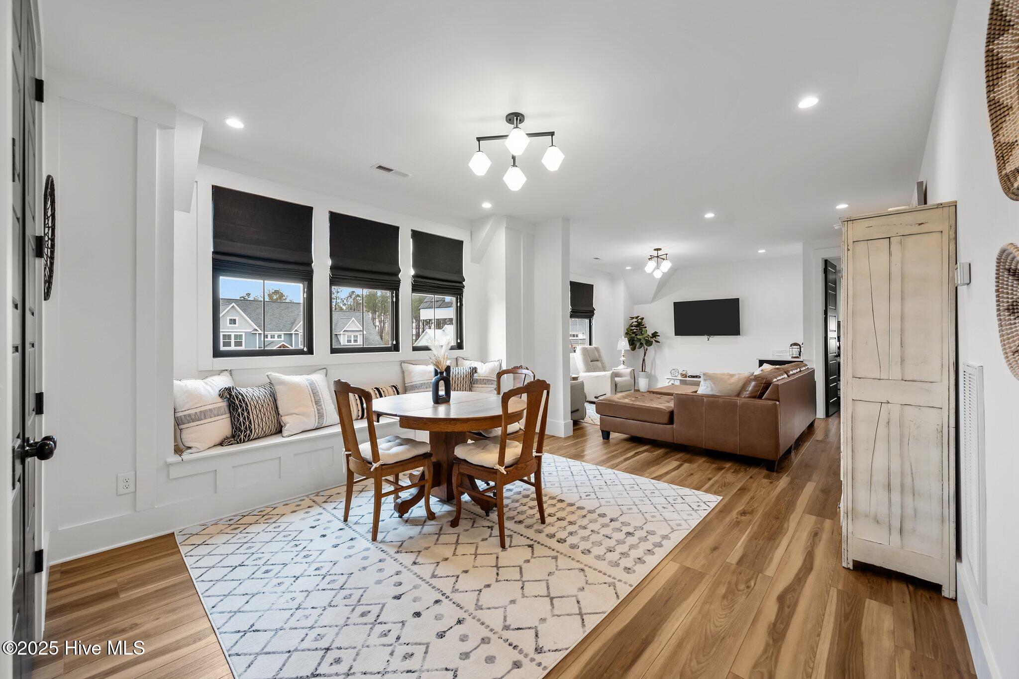 126 W Colonnade Drive