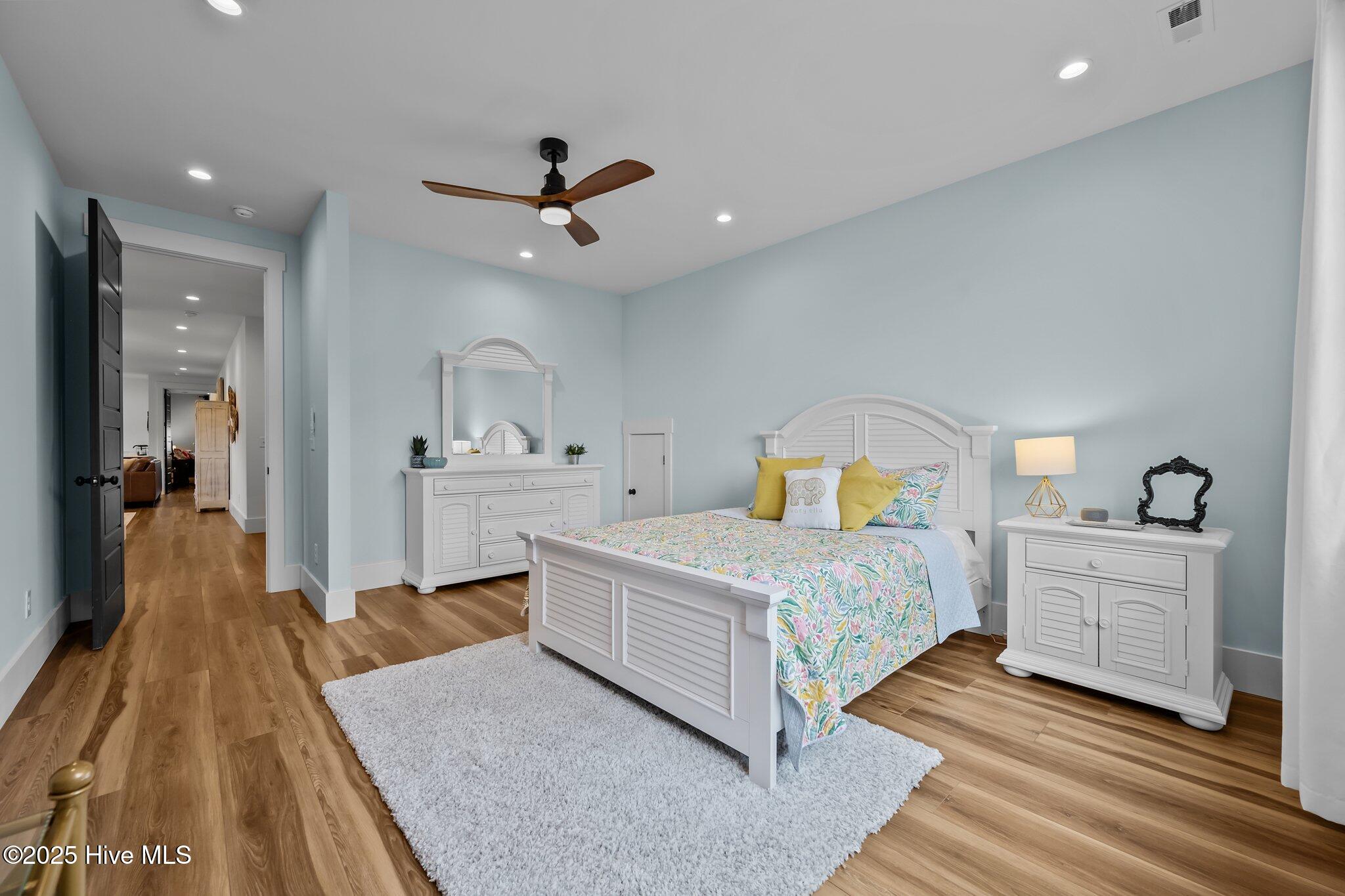 126 W Colonnade Drive