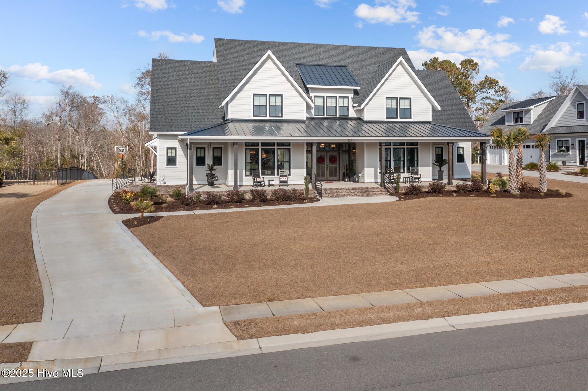 126 W Colonnade Drive