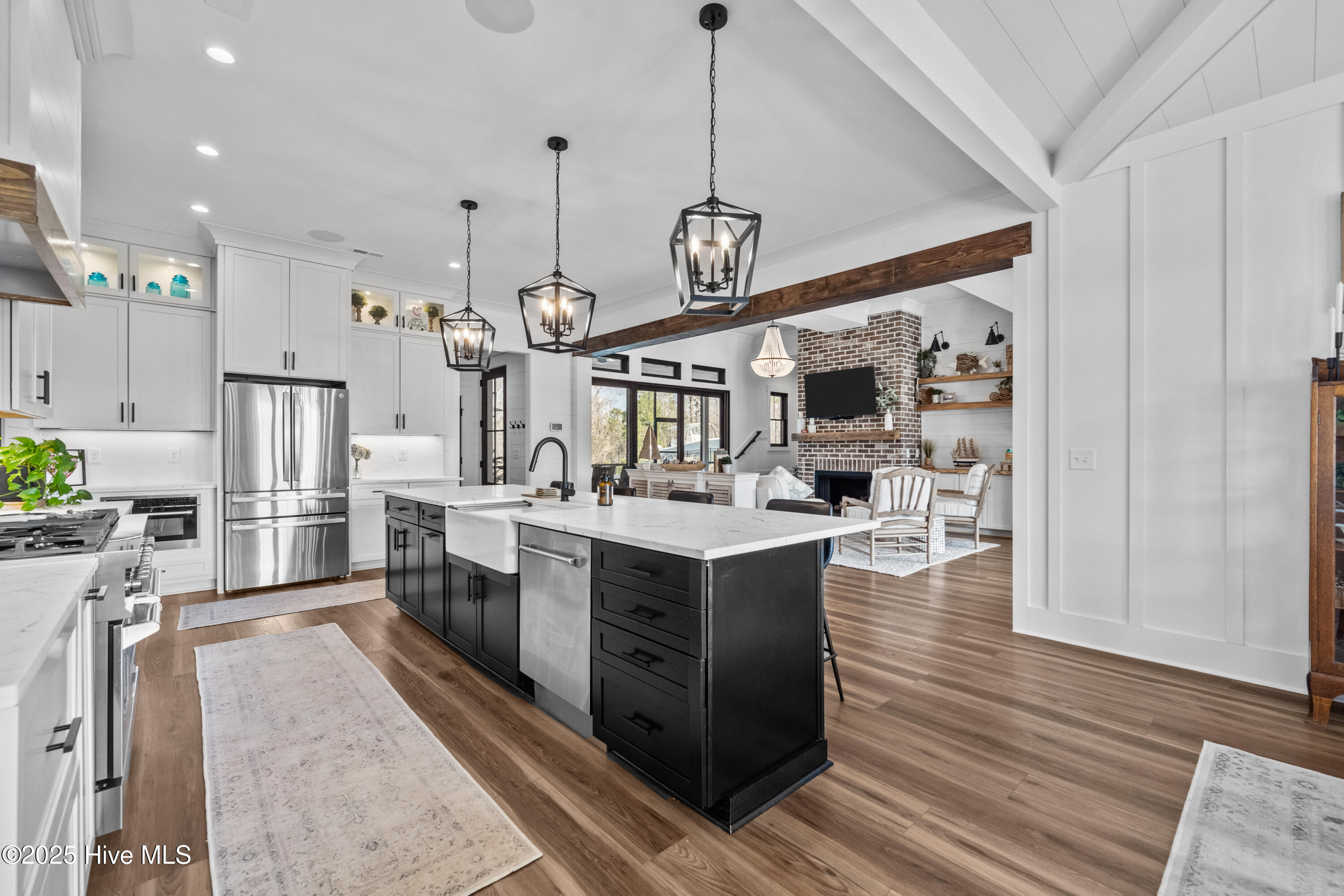 126 W Colonnade Drive
