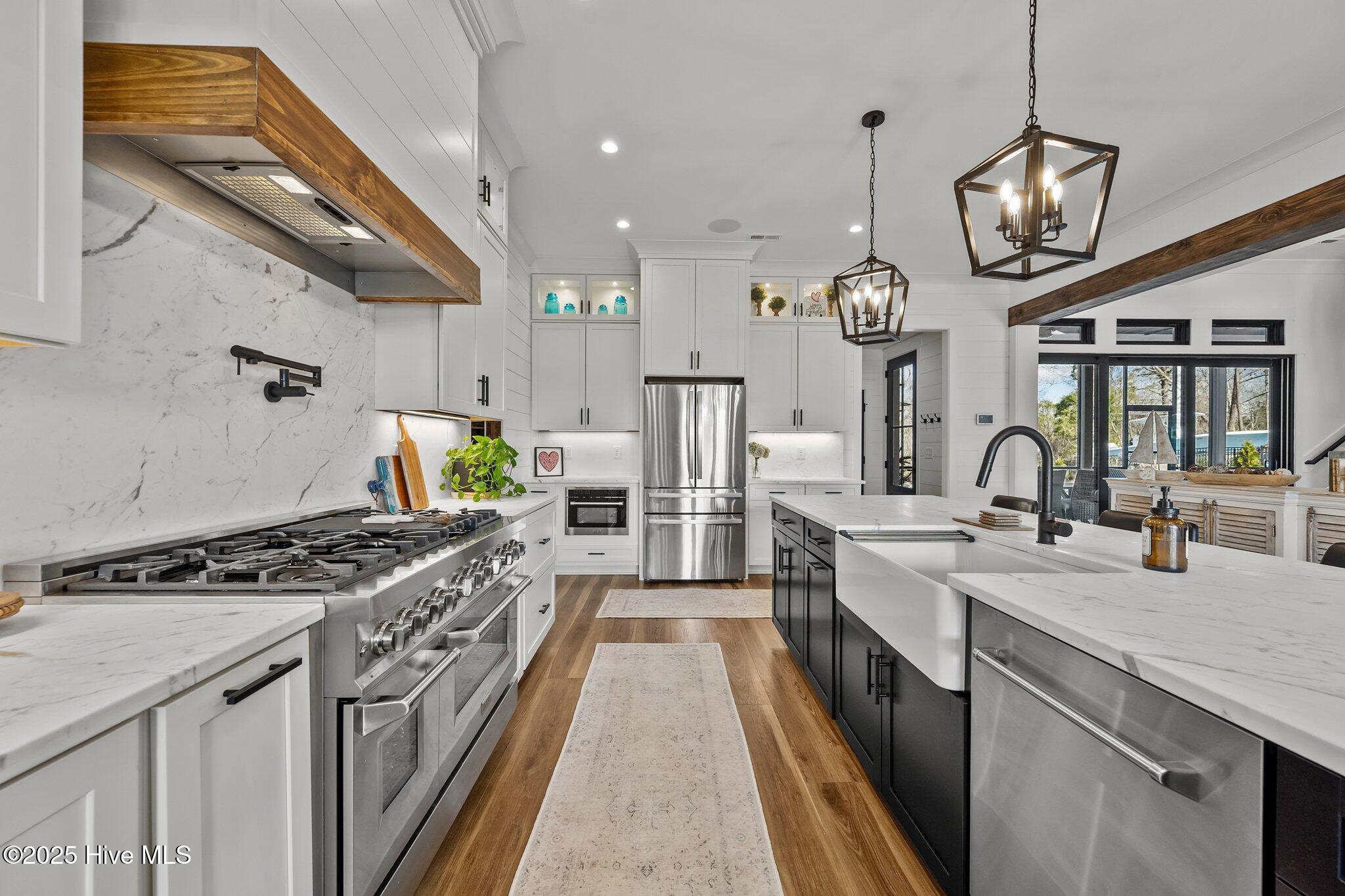 126 W Colonnade Drive