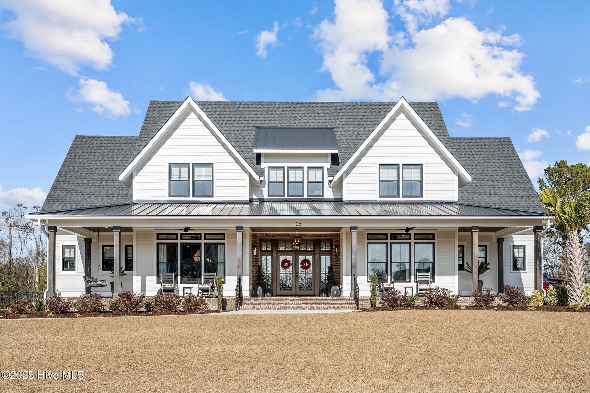 126 W Colonnade Drive