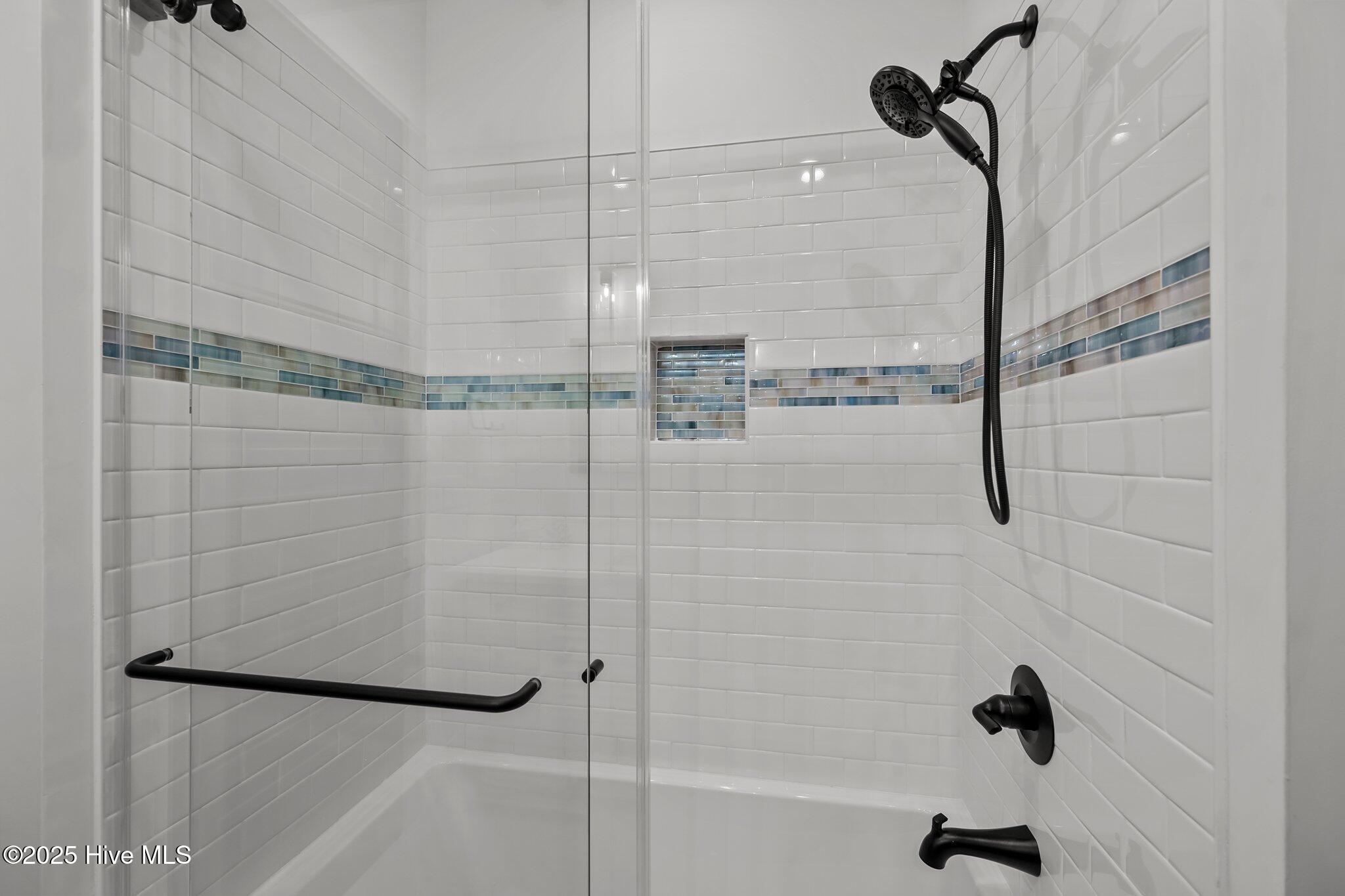 126 W Colonnade Drive