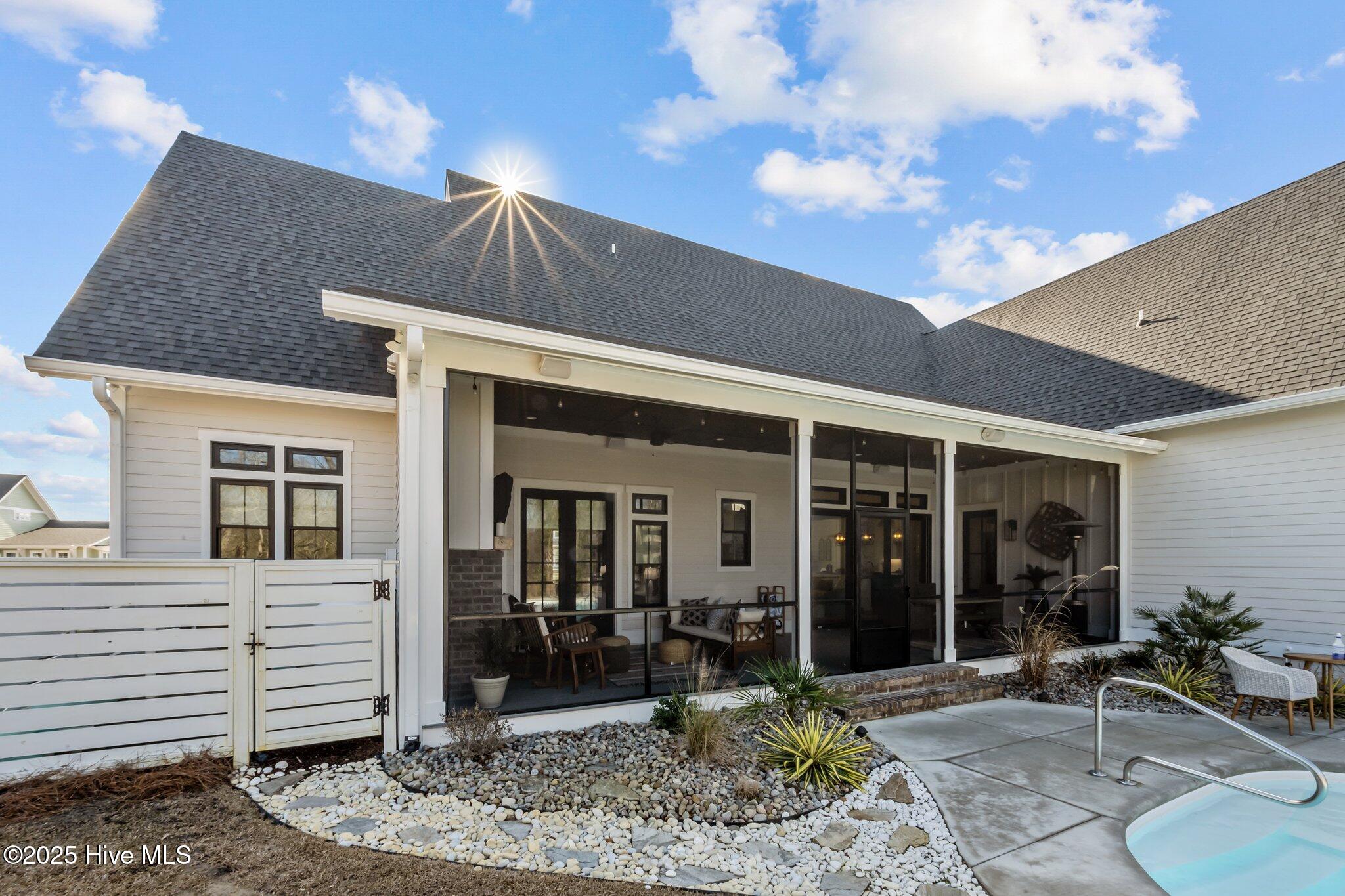 126 W Colonnade Drive