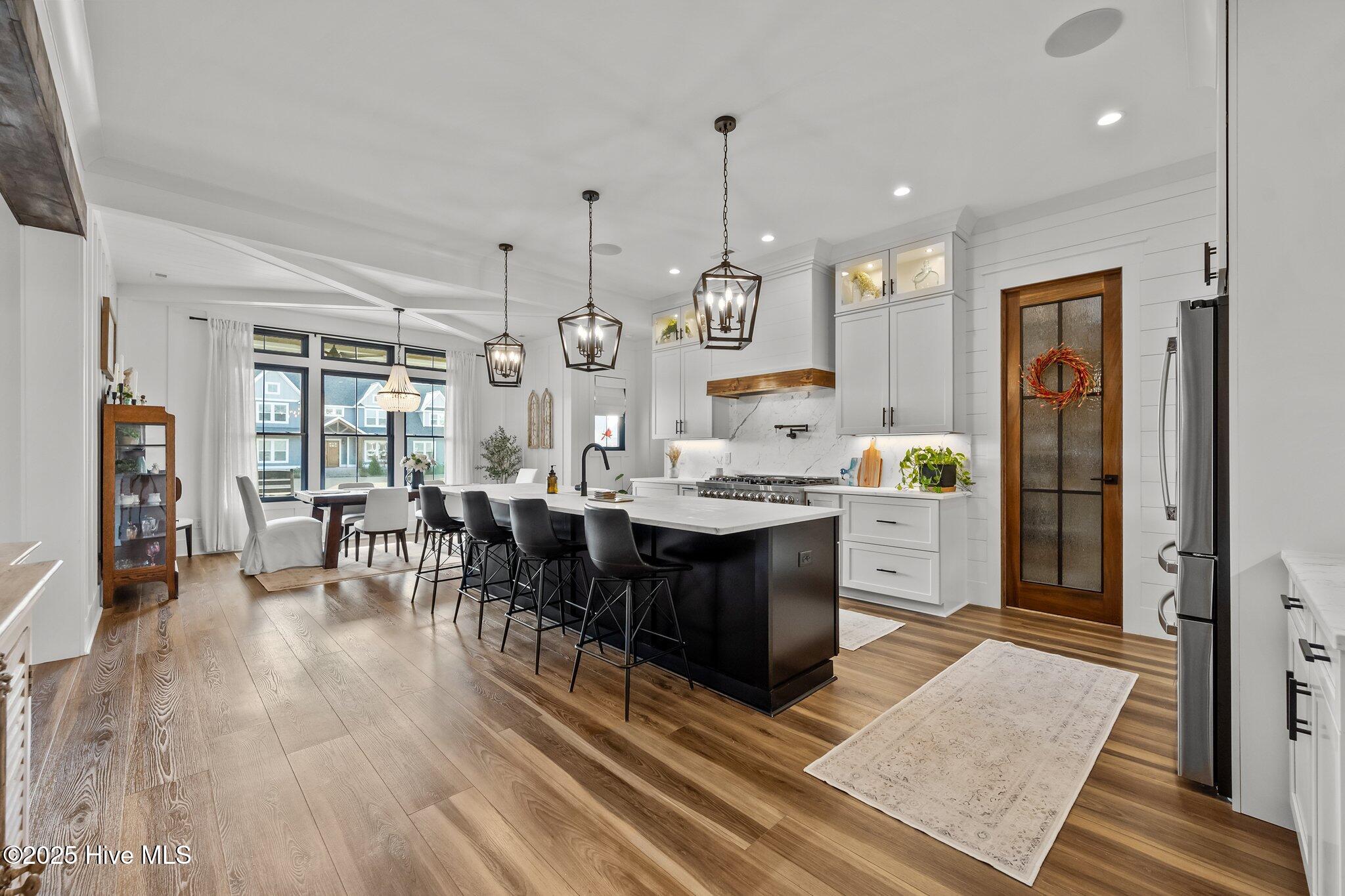 126 W Colonnade Drive