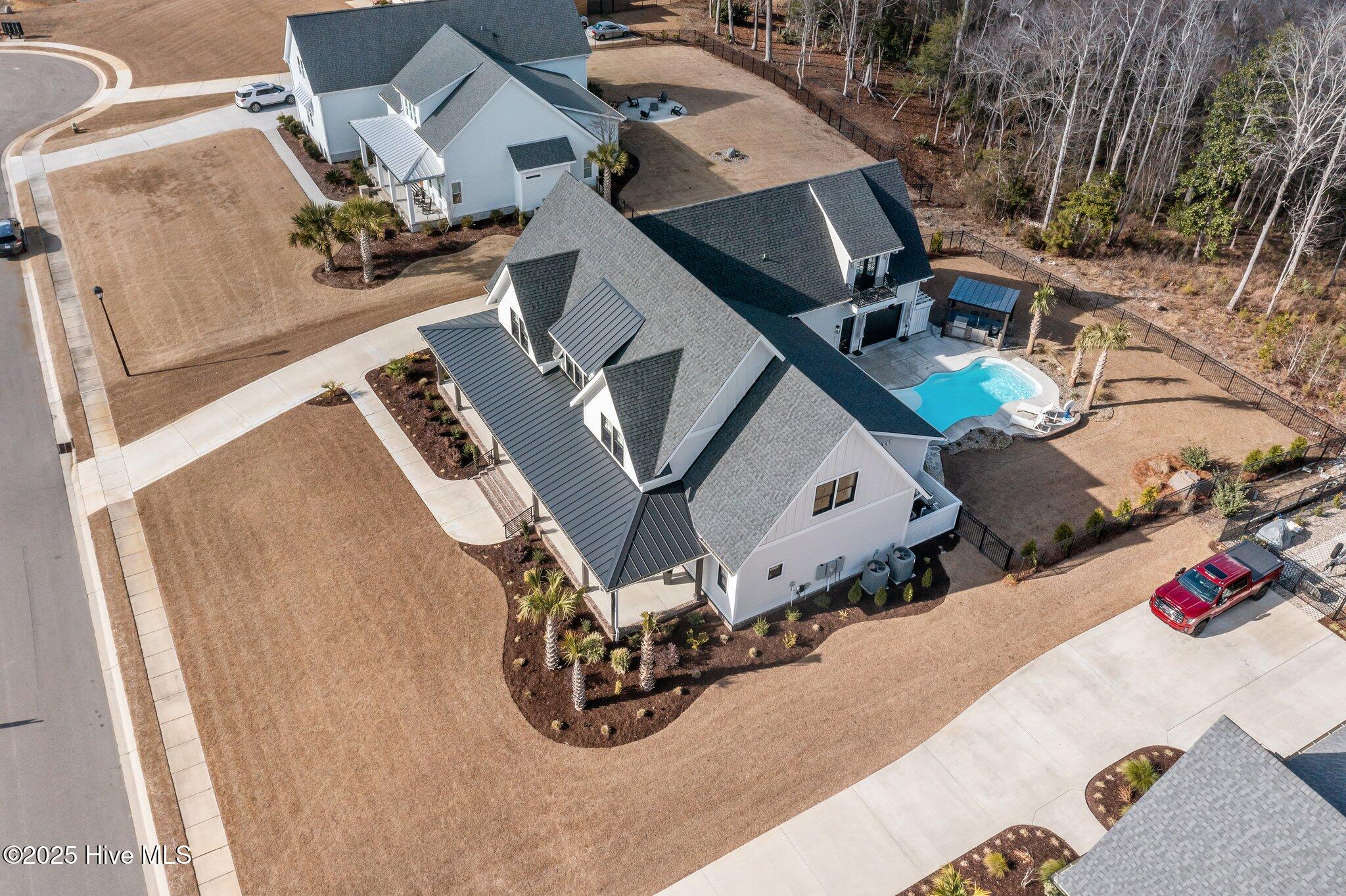 126 W Colonnade Drive