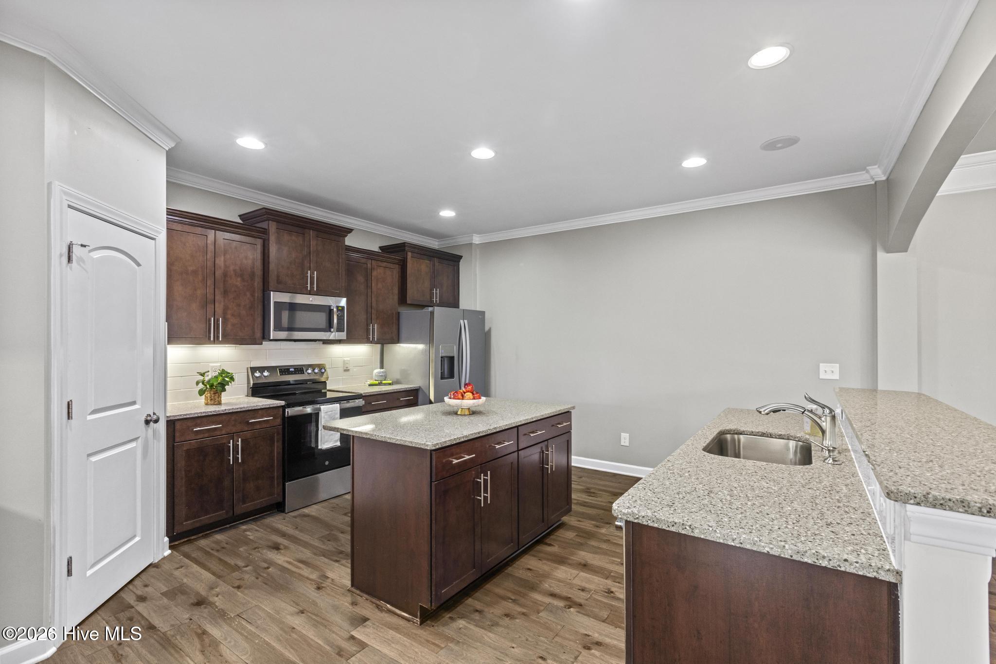 468 Island End Court