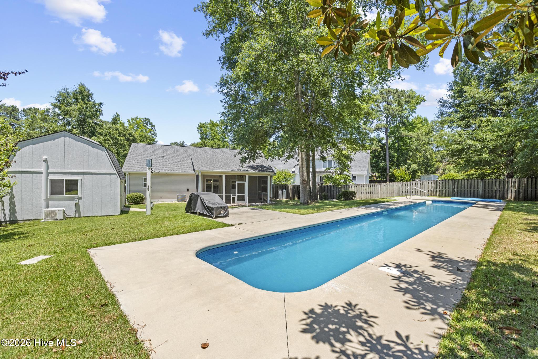 909 Woodridge Court SE
