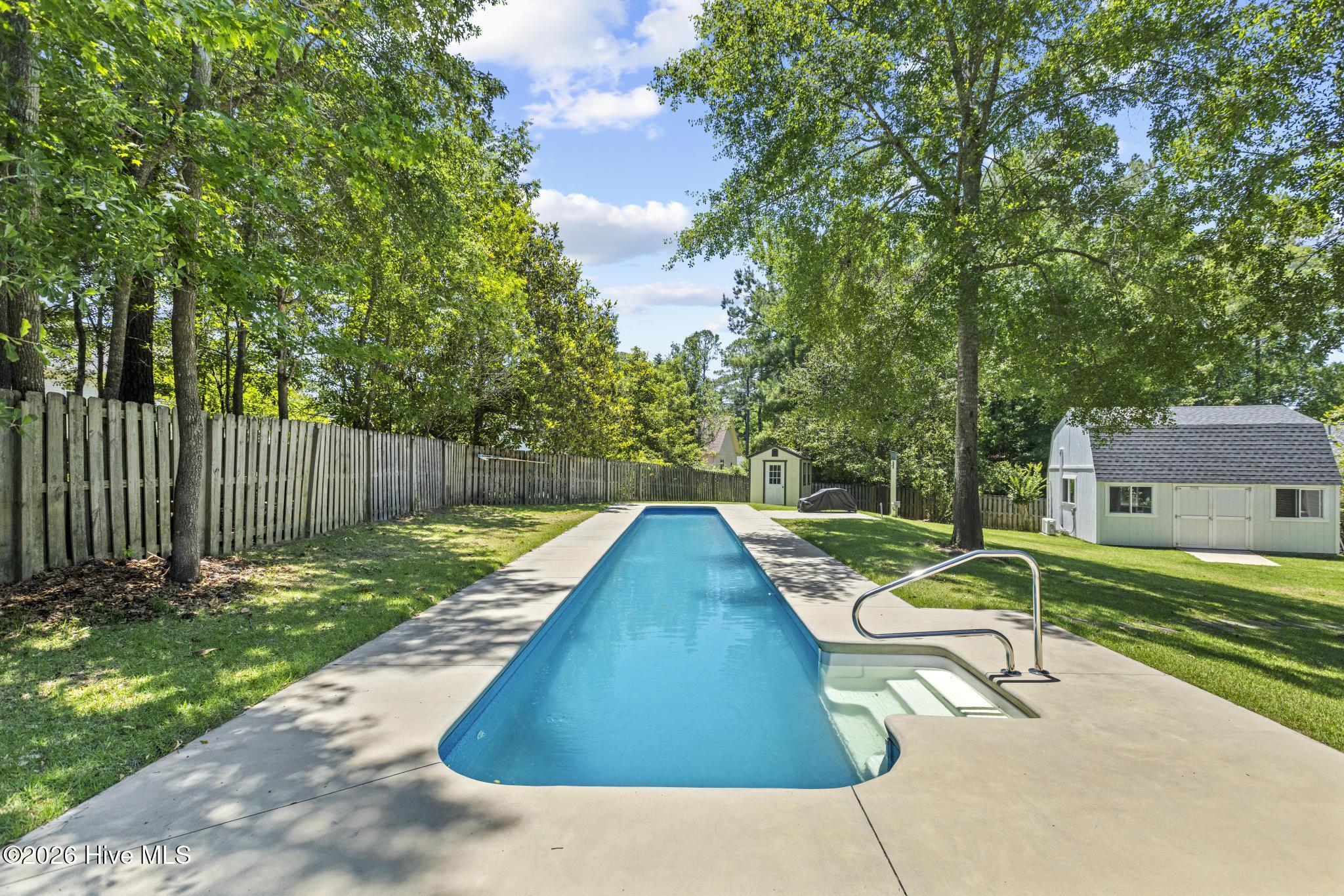 909 Woodridge Court SE
