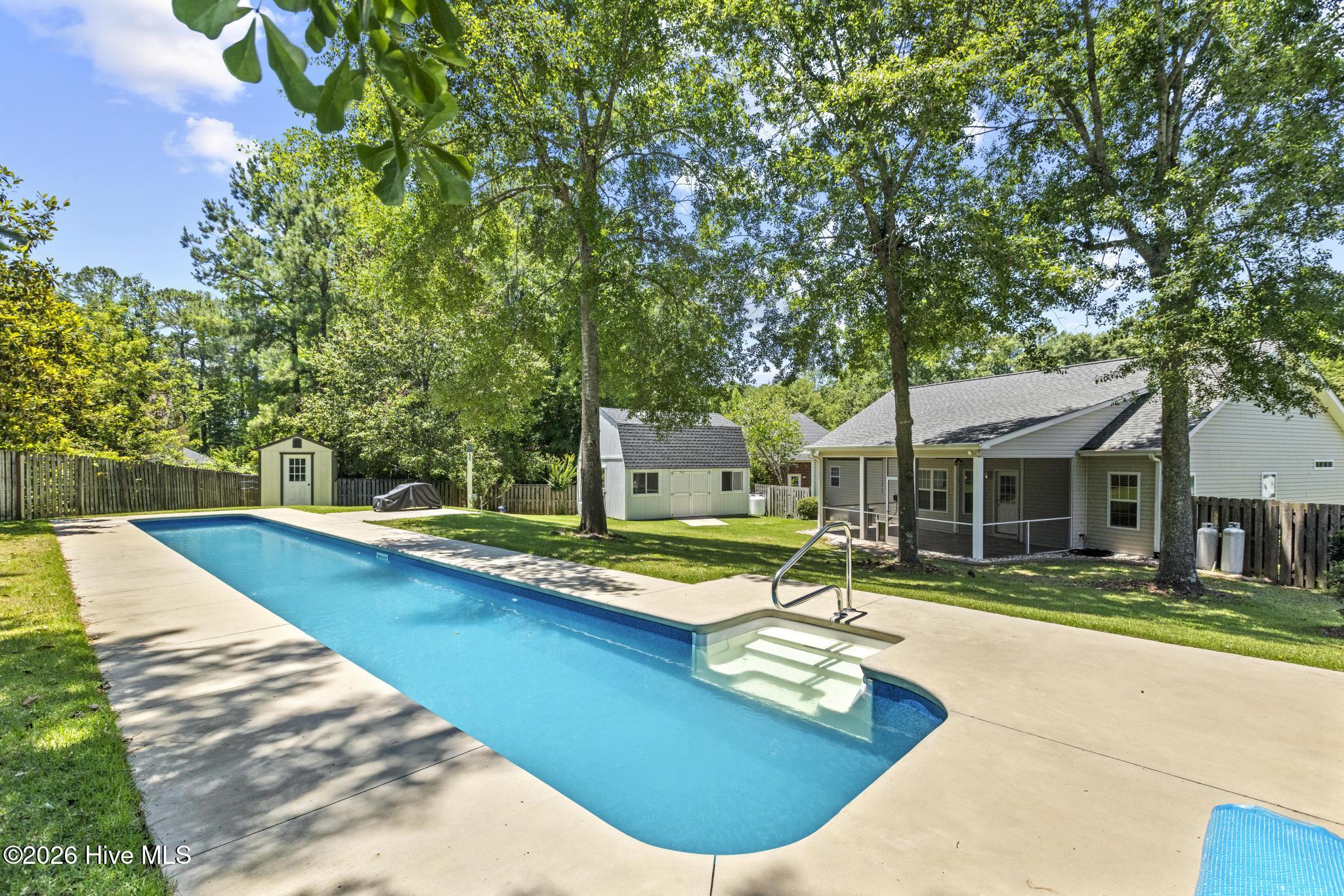 909 Woodridge Court SE