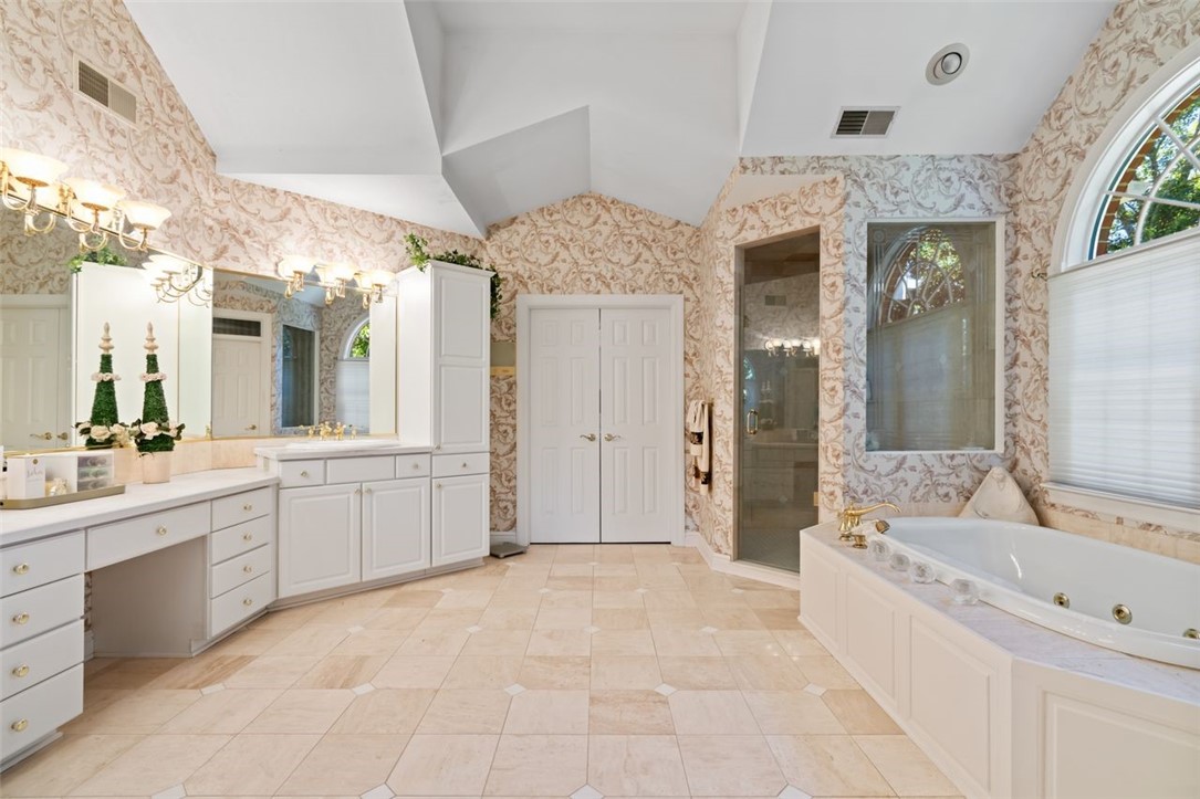 115 Lyndhurst Cir