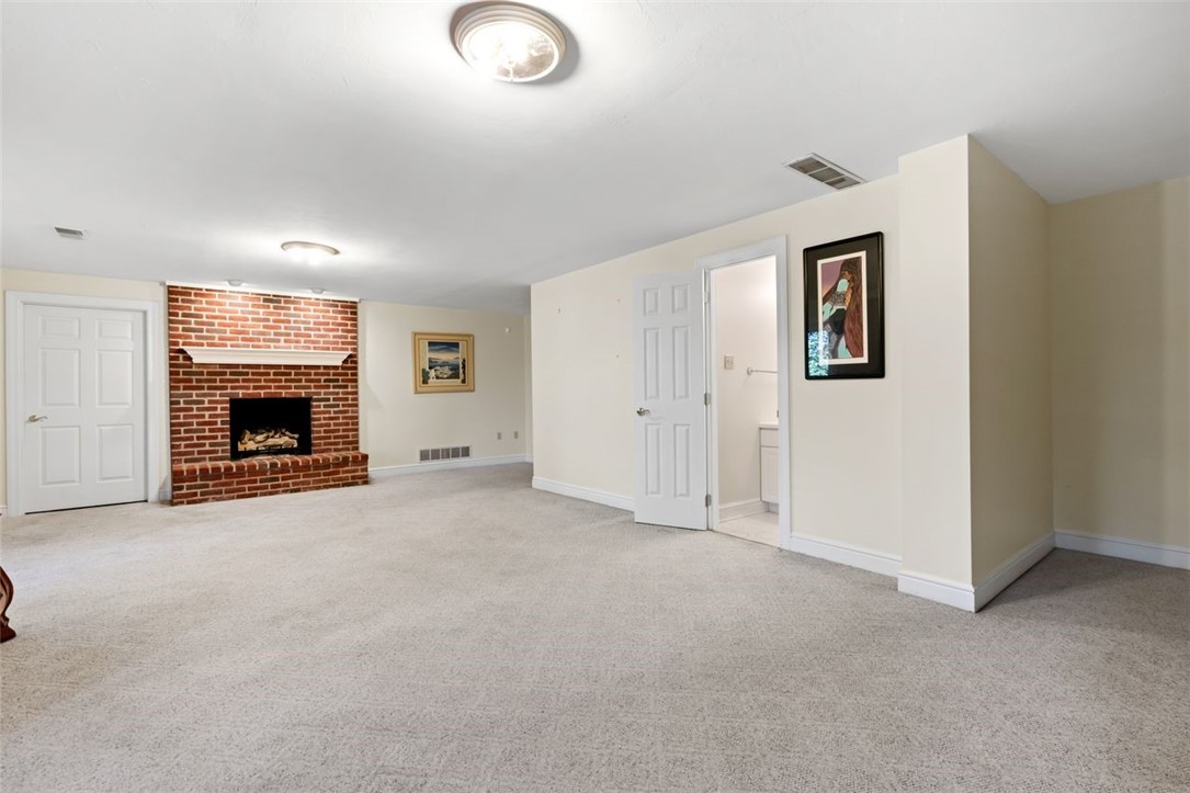 115 Lyndhurst Cir