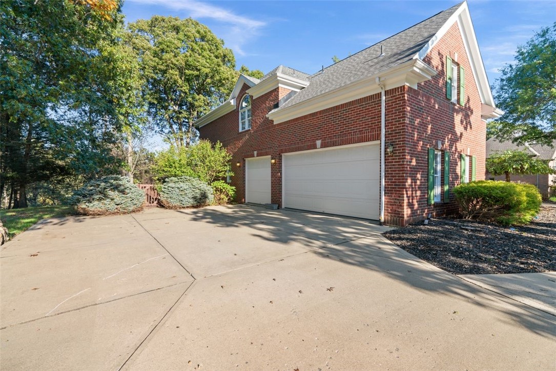 115 Lyndhurst Cir