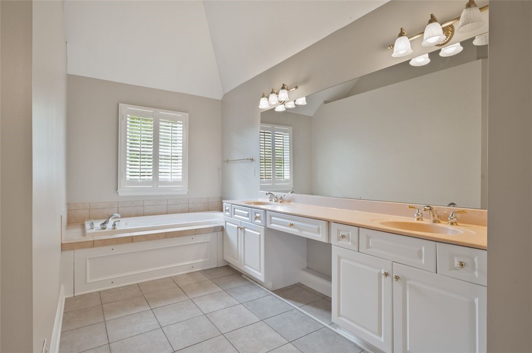 801 Huron Ct