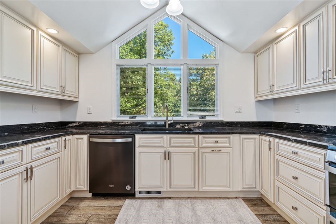 100 Saint Tropez Cir