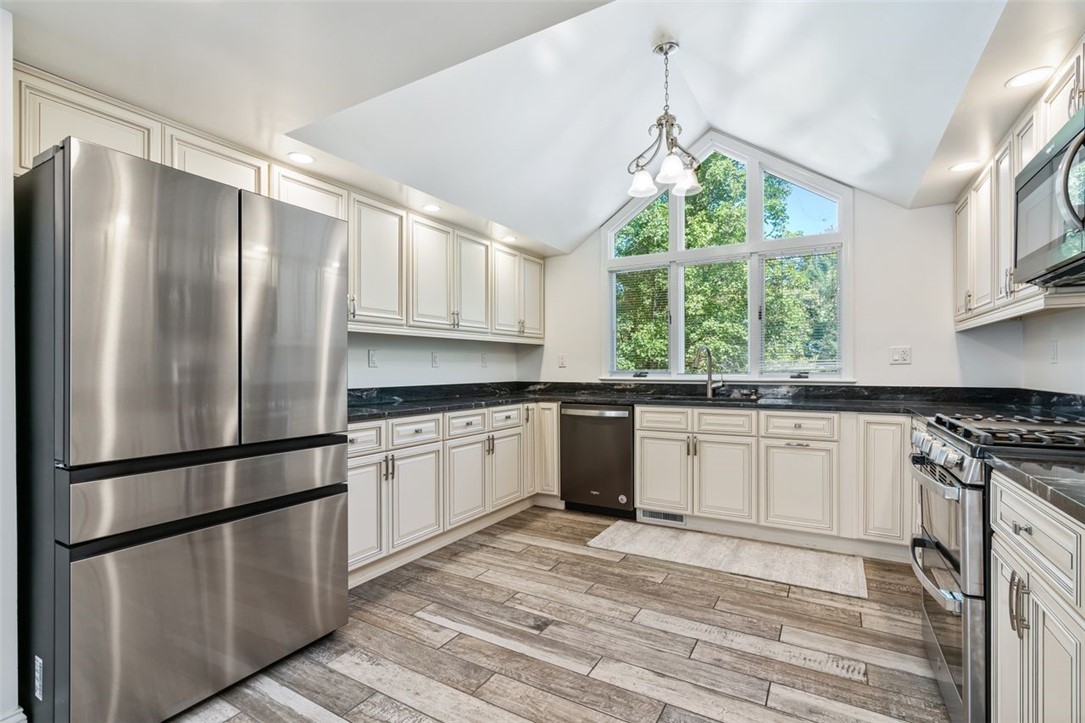 100 Saint Tropez Cir