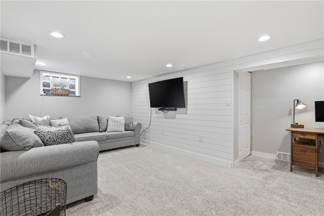 633 Moreland Dr