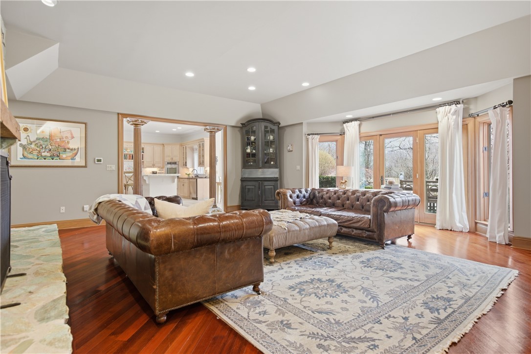 1501 Theodora Ln