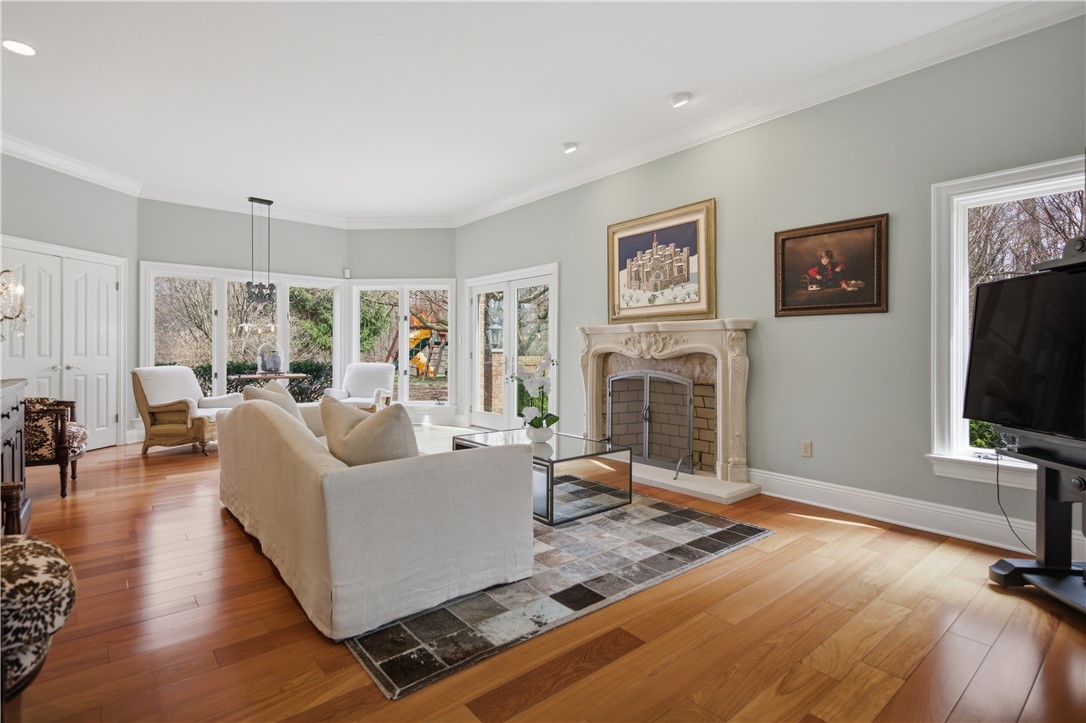 1501 Theodora Ln