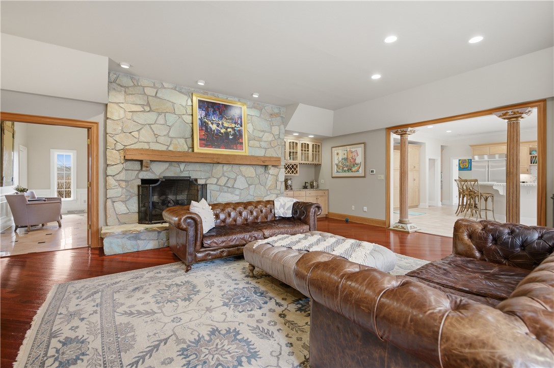 1501 Theodora Ln