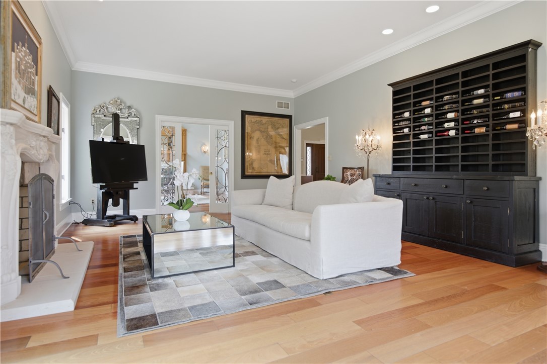 1501 Theodora Ln