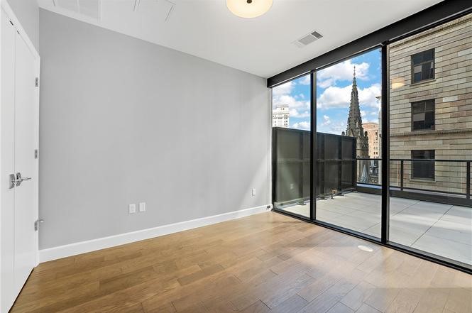 350 Oliver Ave 806