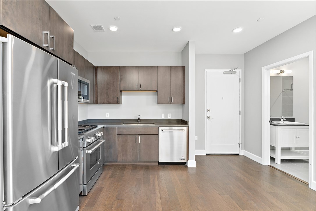 350 Oliver Ave 806