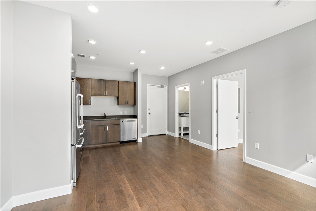 350 Oliver Ave 806