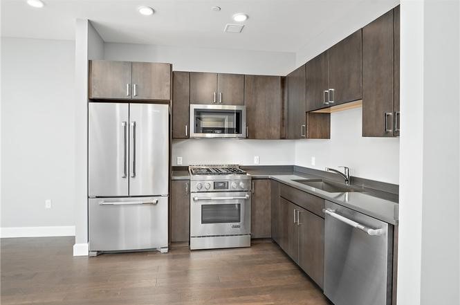 350 Oliver Ave 806