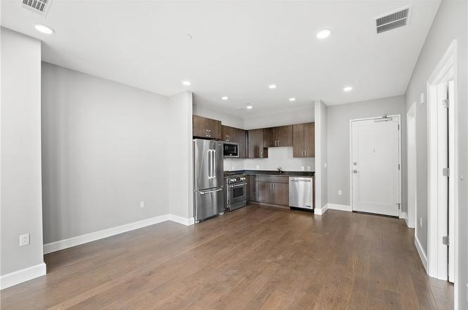 350 Oliver Ave 806