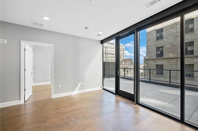 350 Oliver Ave 806