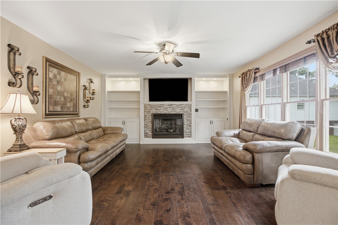 918 Gregory Ct