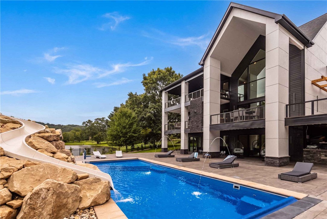 15 Burke Road