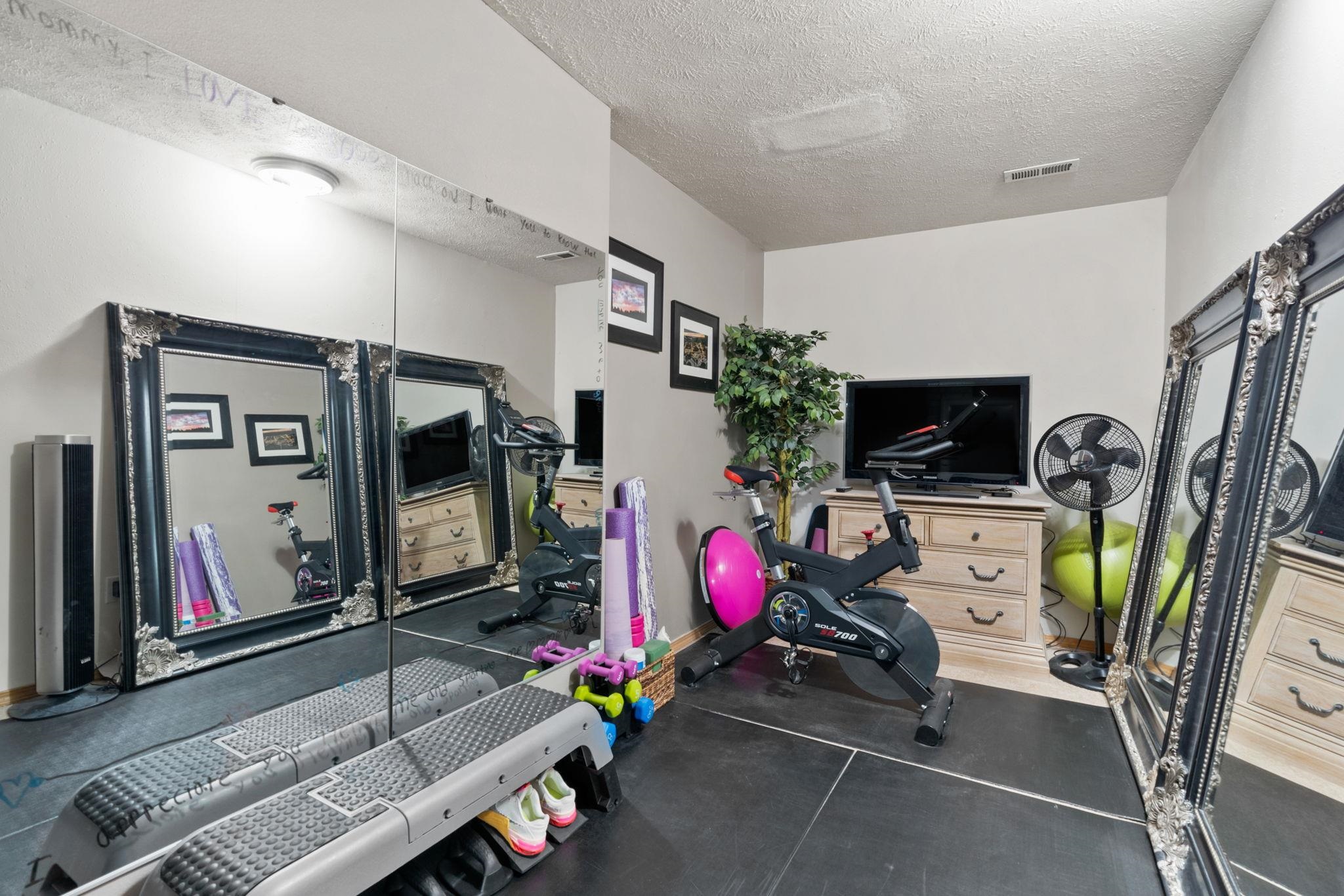 607 S Shelley Lake Ln