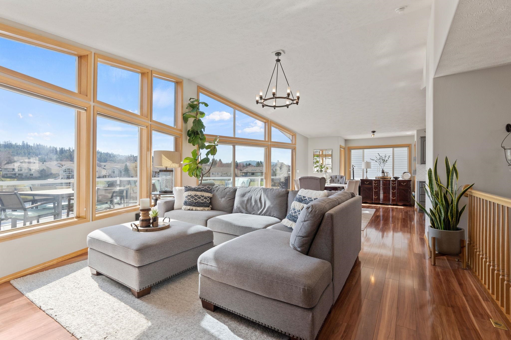 607 S Shelley Lake Ln