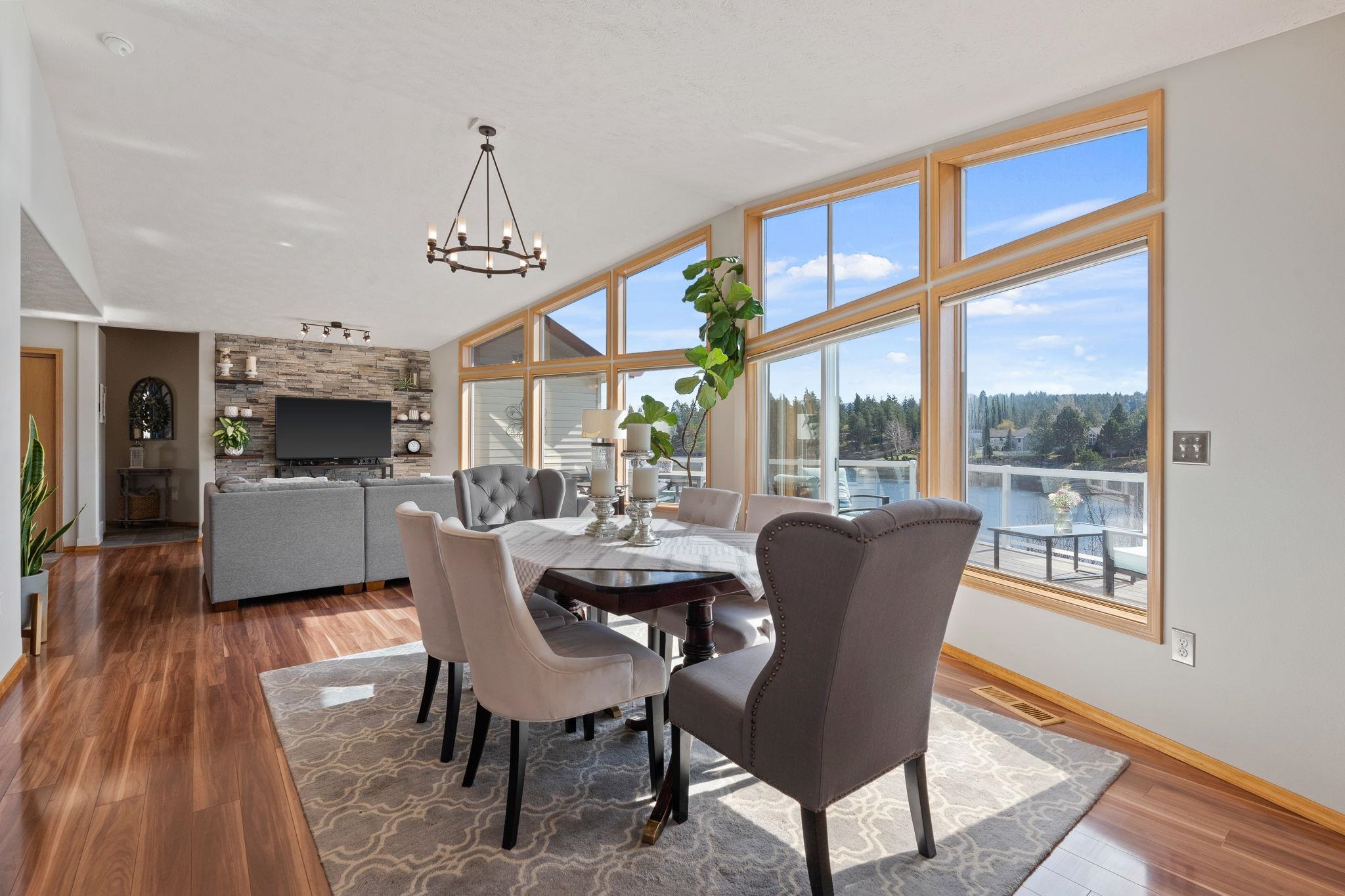 607 S Shelley Lake Ln