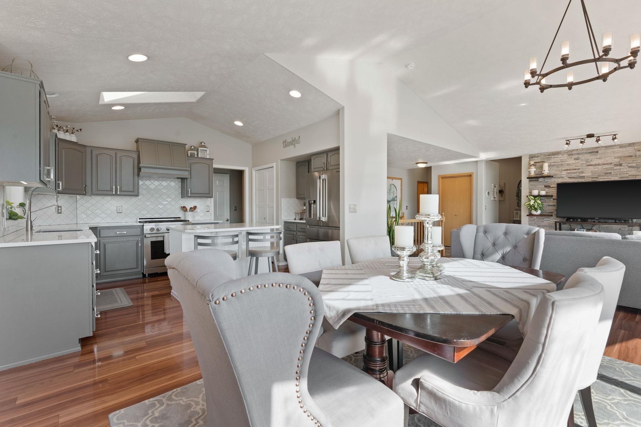 607 S Shelley Lake Ln