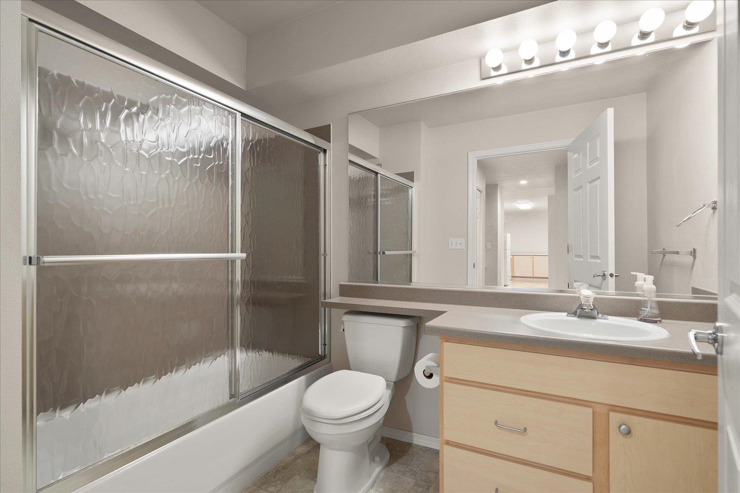 22855 E COUNTRY VISTA Dr