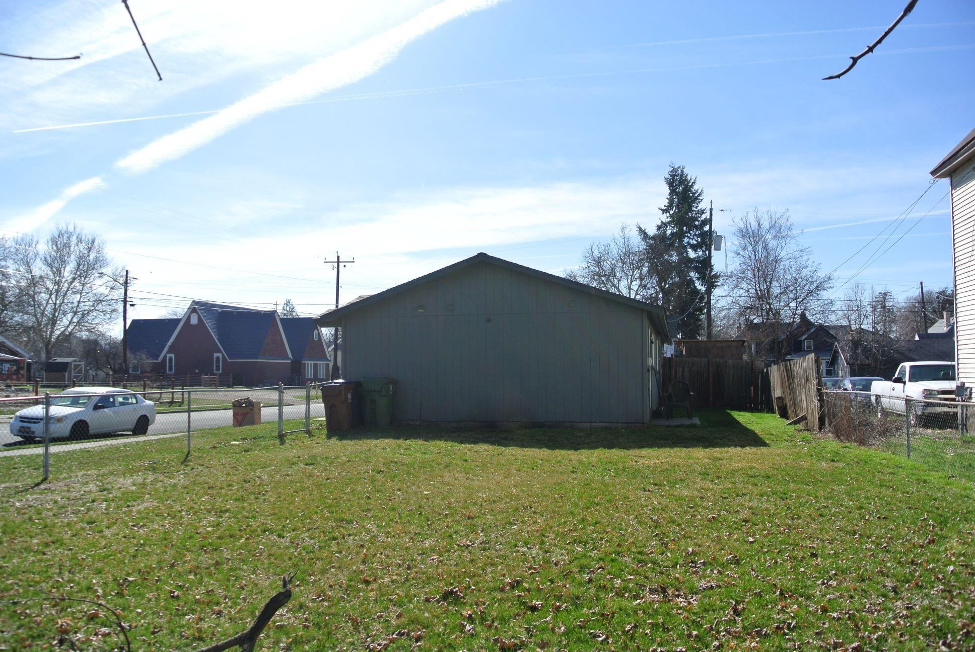 1027 N Elm St